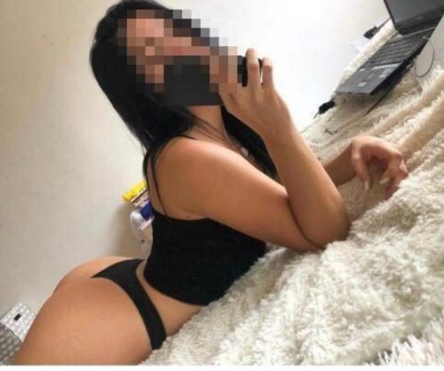 Cıvıl-cıvıl masaj yapan kadın Nilgün