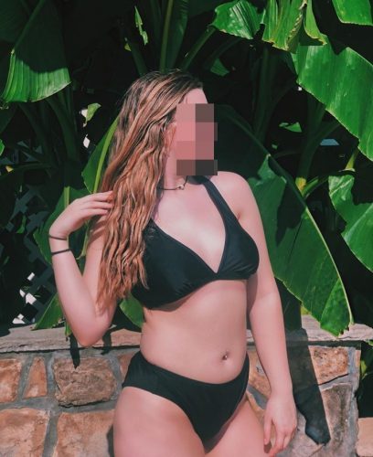 Gösterişli esmer hanım Nadide
