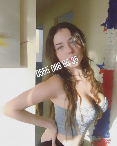 Gösterişli eve gelen bayan Ahu