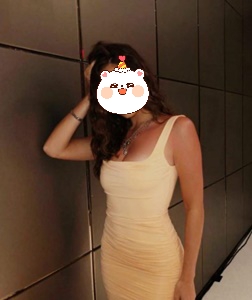 Güzel esmer kadın Merve