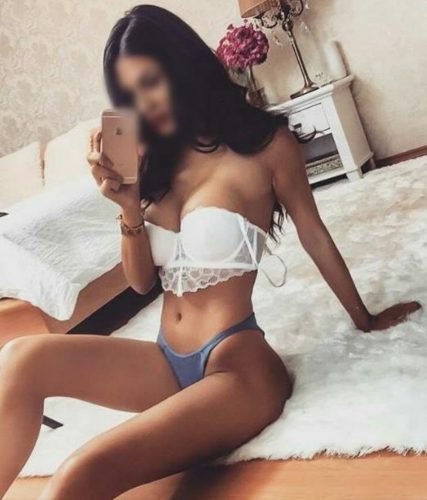 Kendine Özgü Karizması İle Size Unutulmaz Deneyimler Sunacak Mersin Escort Bayan