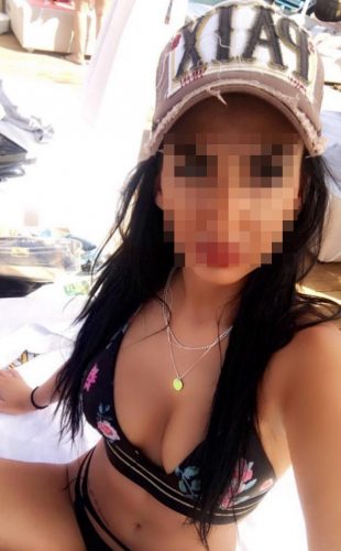 Kusursuz kendi yeri olan hanım öykü