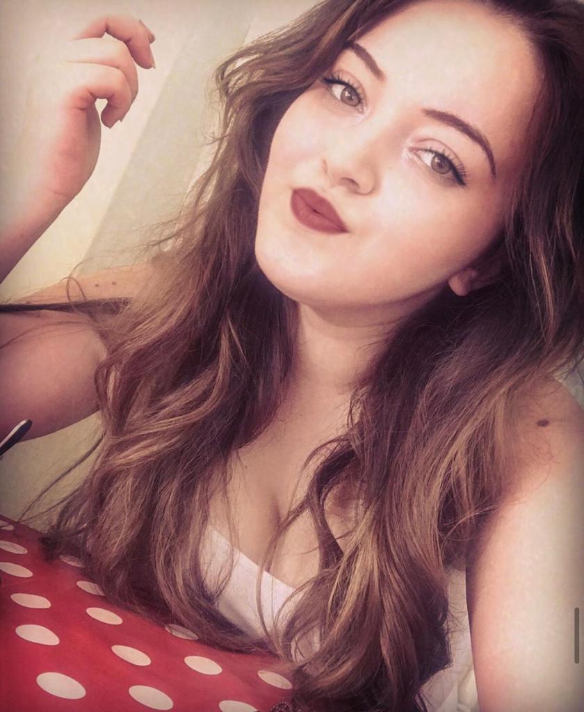 Mersin Bölgesinin Cazibeli ve Seksi Escort Bayanı Selin
