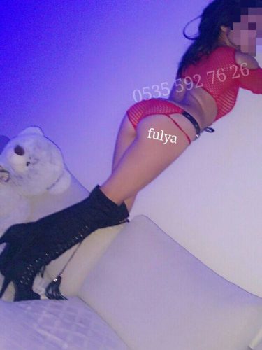 Mersin Escort Bayan: Muhteşem Güzellik, Işıl Işıl Saçlar ve Dantel Tutkusu