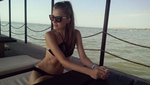 Muhteşem esmer Gonca