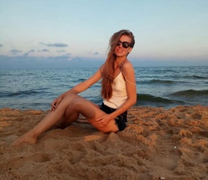 Muhteşem esmer Gonca