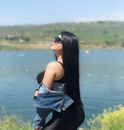 Neşeli doyumsuz hatun Nevra