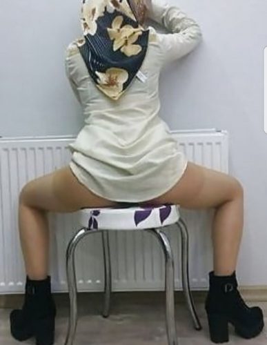 Neşeli masaj yapan kız Nuray