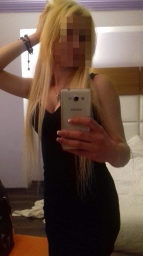 Seksi dans yapan hanım Iyem