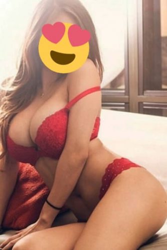 Şımarık evinde buluşan Müge