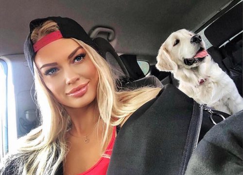 Muhteşem buğday tenli kadın Gülen